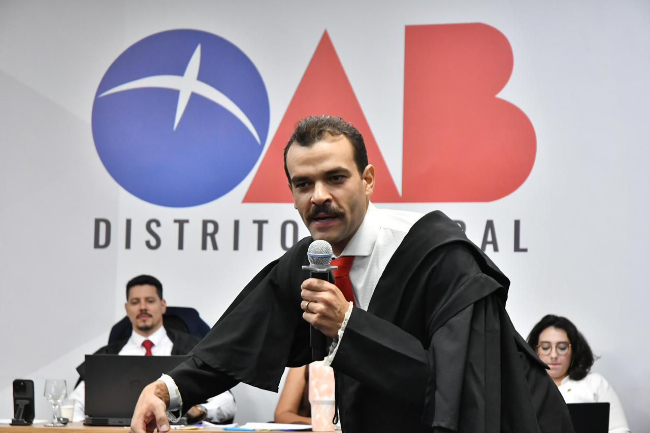 Dr. Vinícius Azevedo
