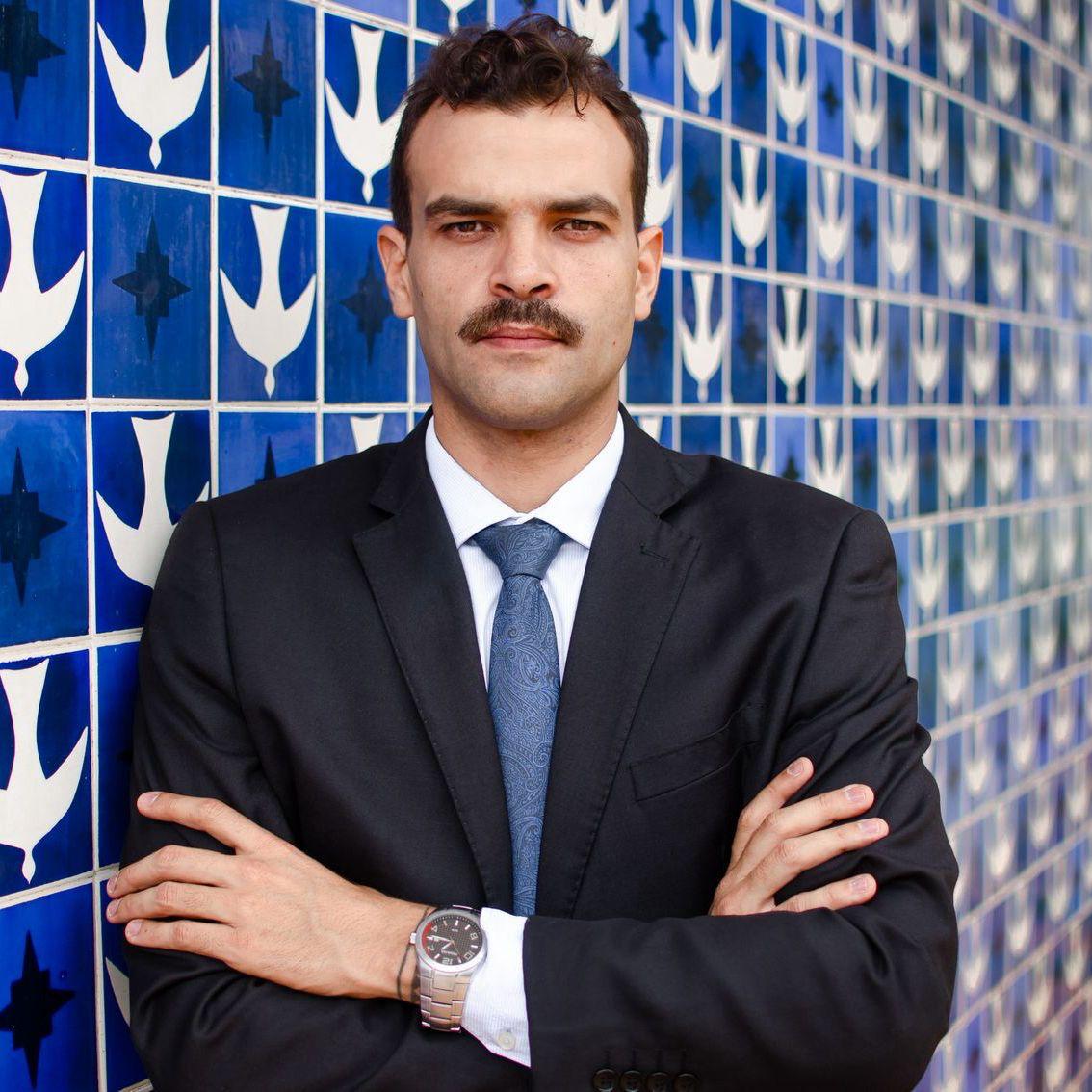 Dr. Vinícius Azevedo Atuando